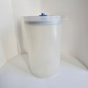 Tupperware 1 Gallon Pitcher Vintage Push Button Lid Blue Frosted White USA 800-4